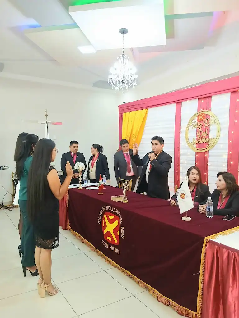 Ceremonia de Colegiatura 2025 por el Día del Sociólog@ Peruano