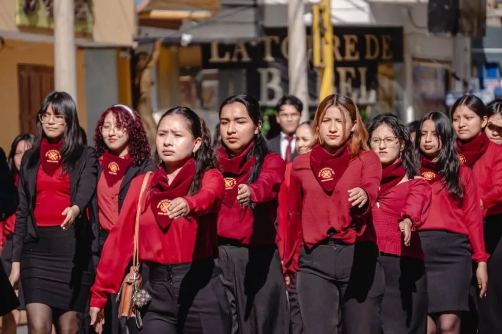 Izamiento del Pabellón Nacional y Desfile Institucional por el Día del Sociólogo